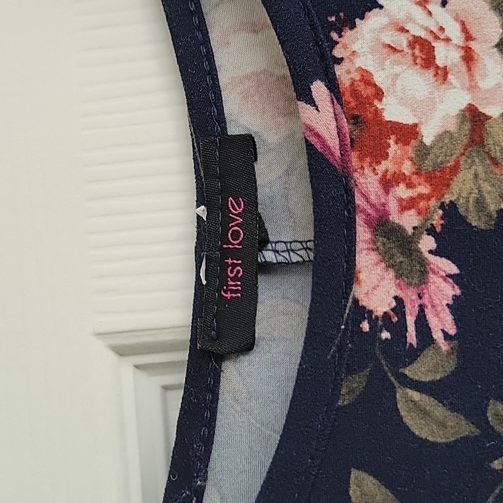 First Love Floral Top - Picture 4 of 9